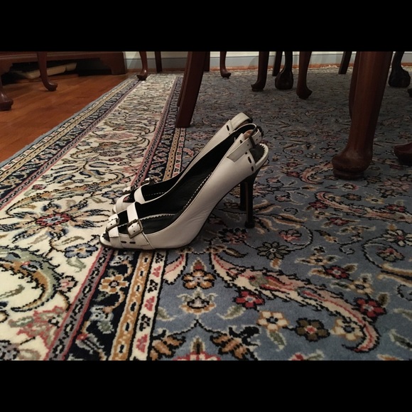 Manolo Blahnik white heels - Picture 2 of 5